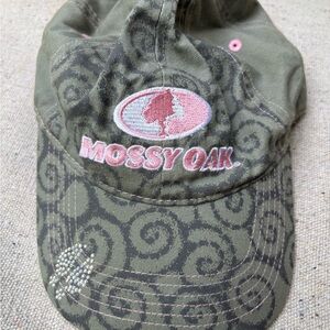 Mossy Oak Swirl Pattern Cap in Green and Pink